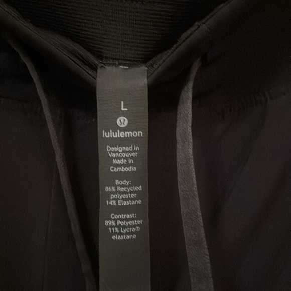 Lululemon shorts for men - Picture 3 of 3